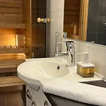 One Bedroom 아파트 *